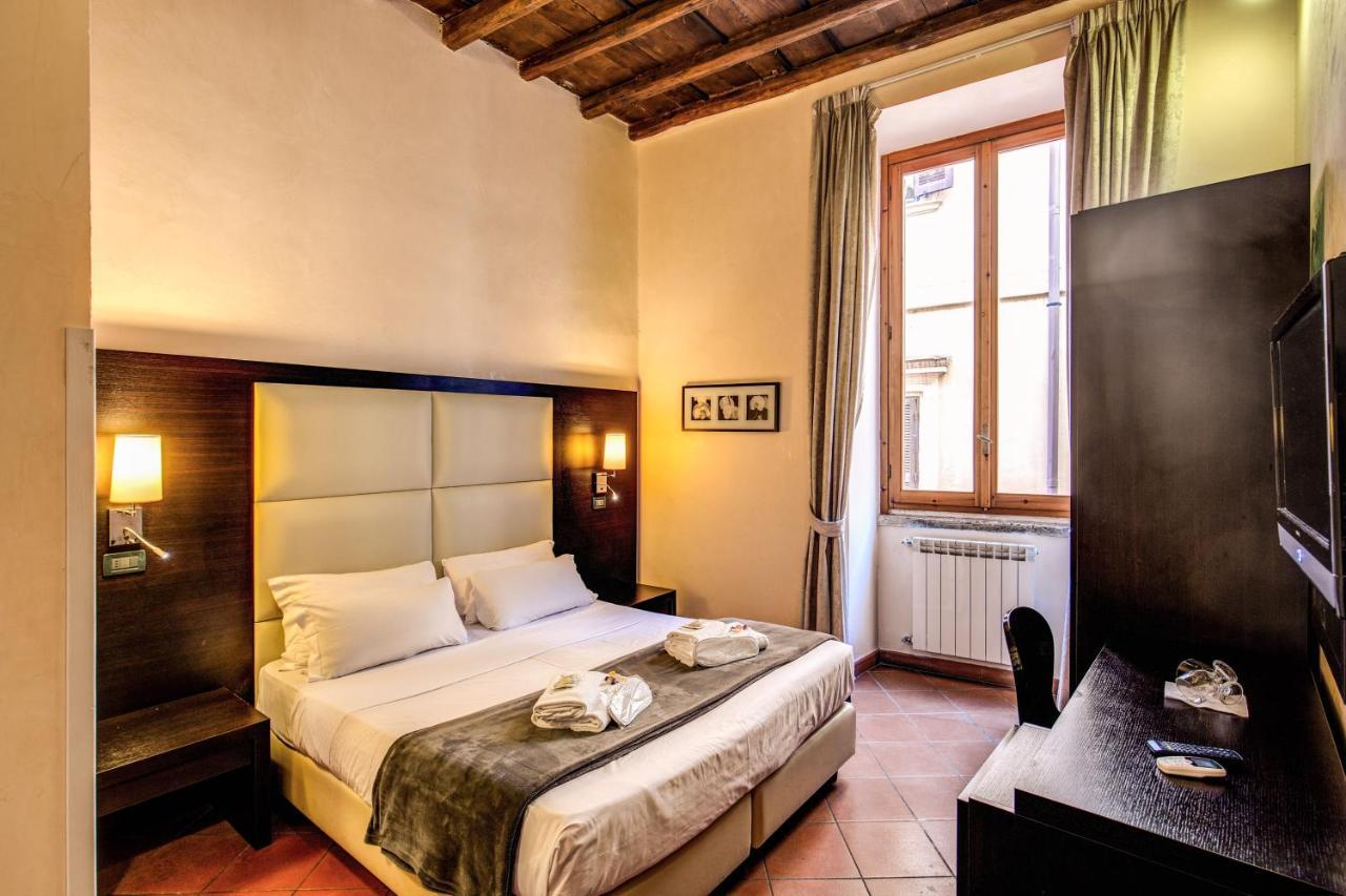 Magenta Luxury Fico Pensión Roma