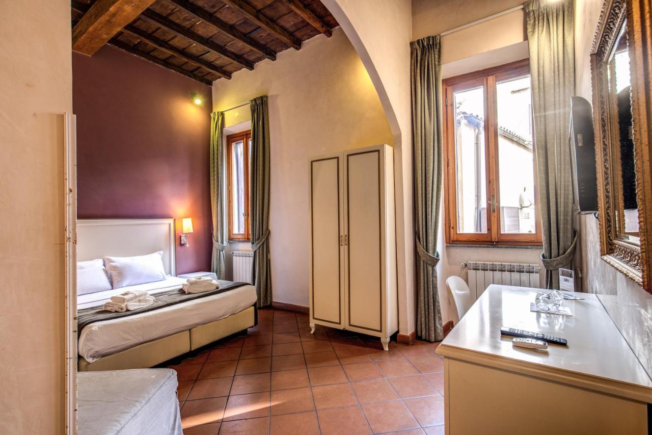 Magenta Luxury Fico Pensión Roma