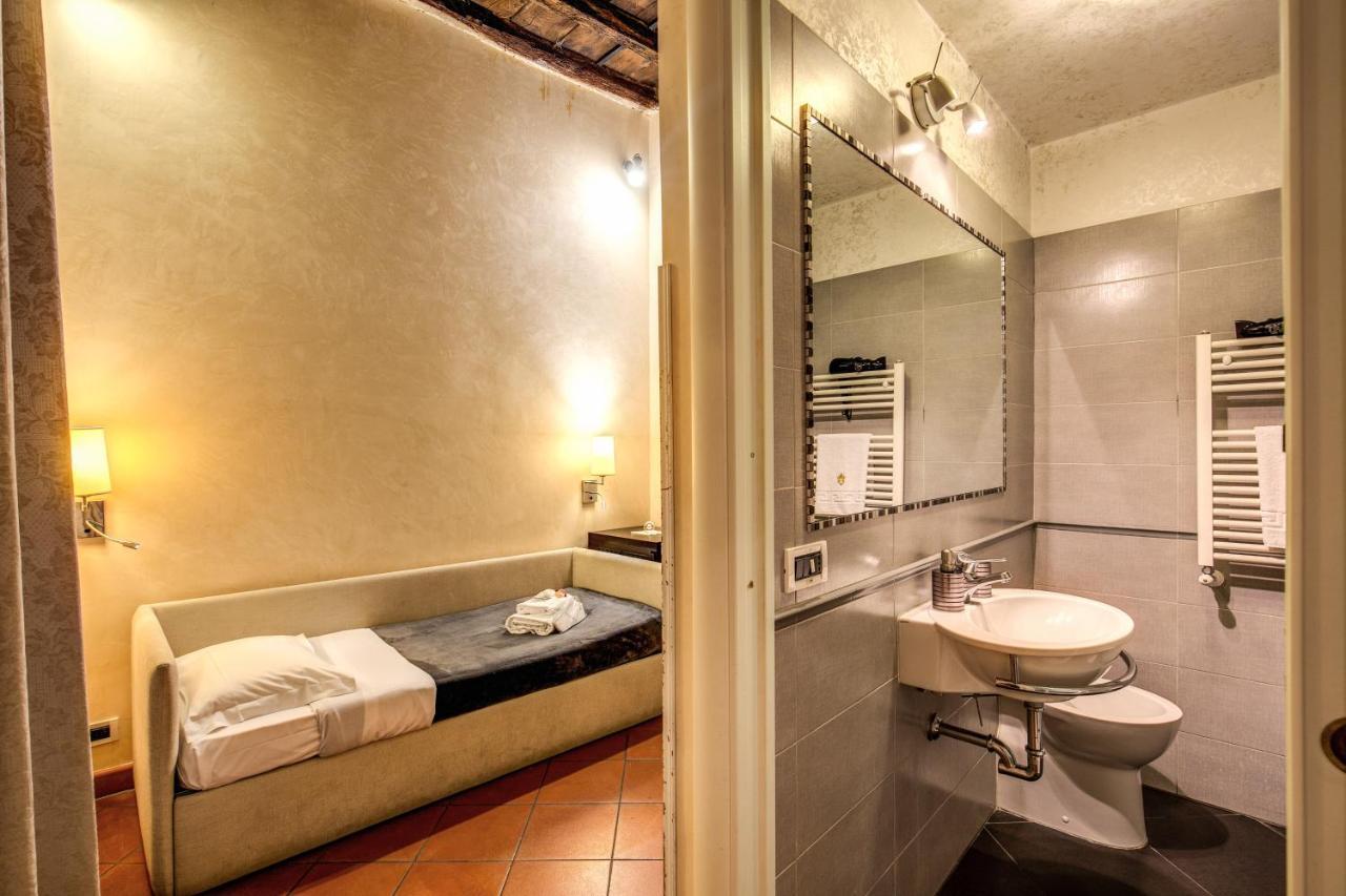 Pensión Magenta Luxury Fico Roma