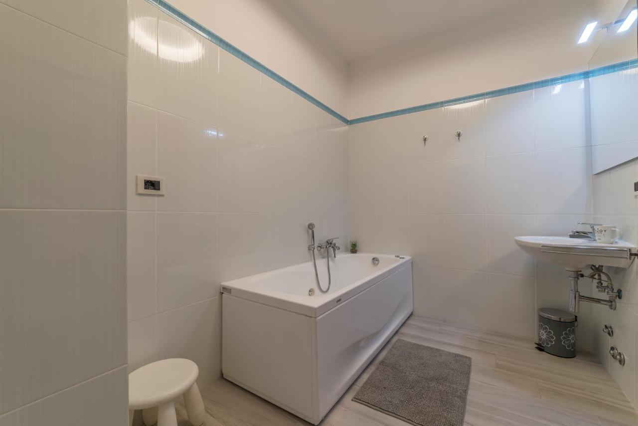 Vatican Luxury 2bd 2ba * Roma
