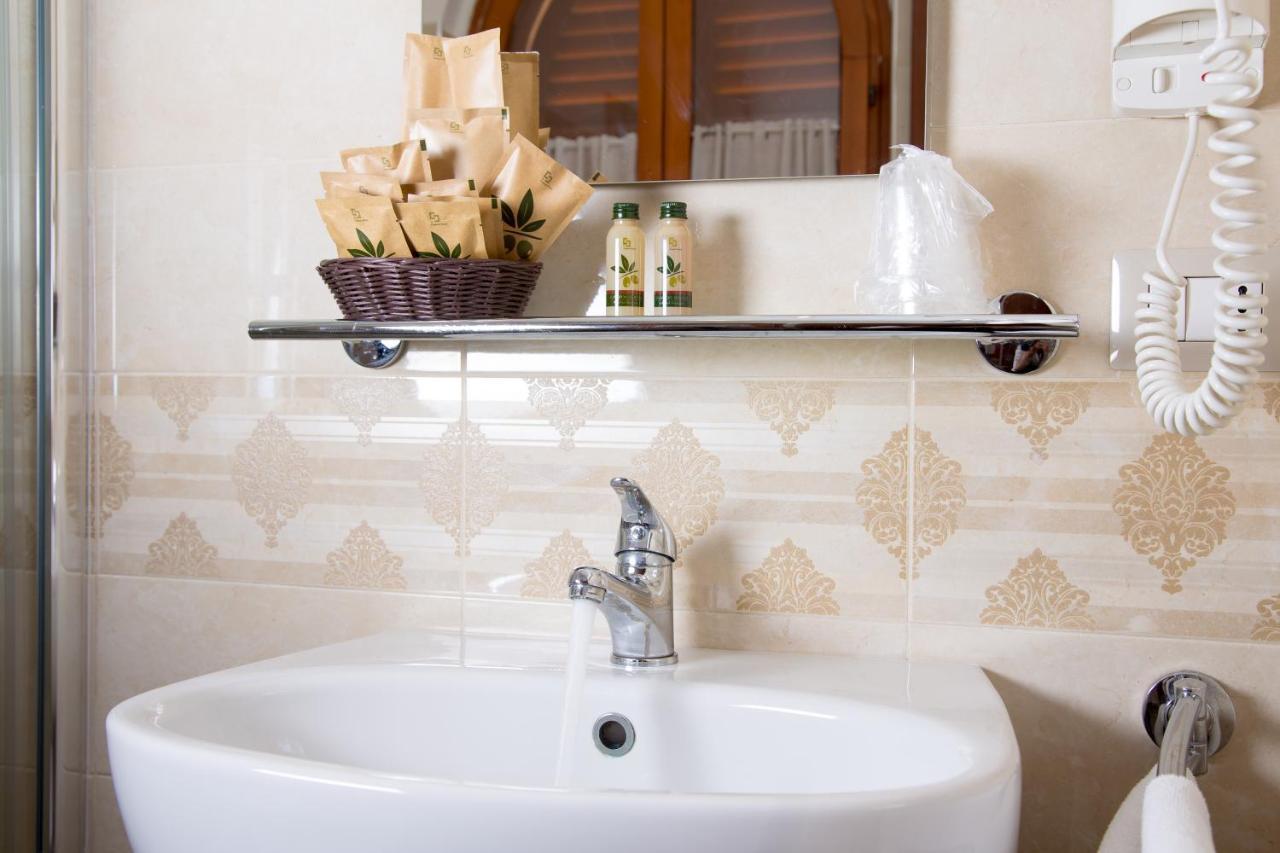 Arco Di Travertino Hotell 2*