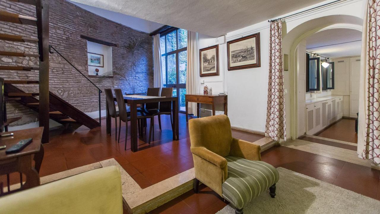 Apartment In Arco Della Ciambella Rome