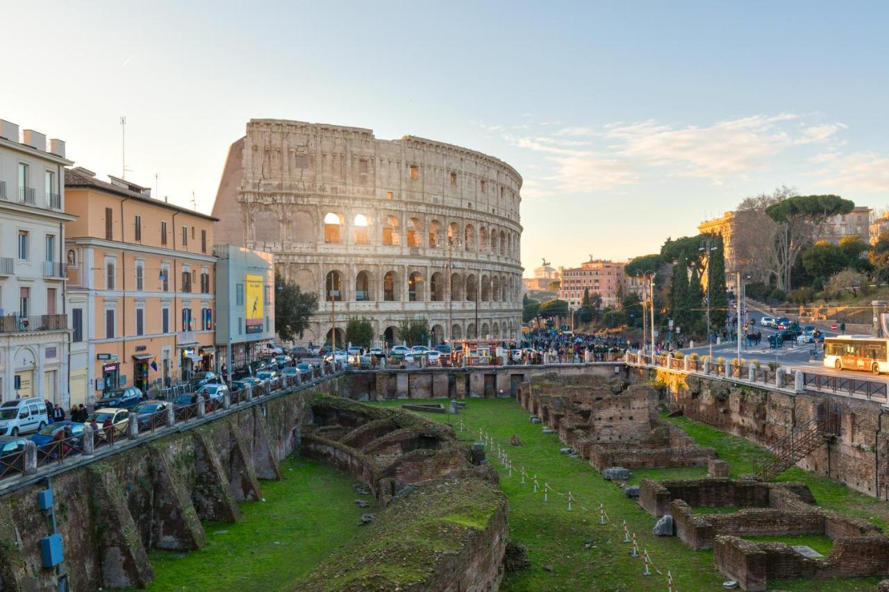 Mavi At Colosseum * Roma