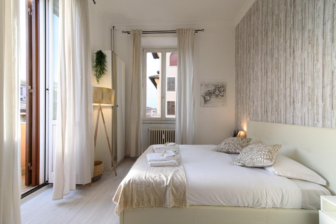 White Napoleone Appartamento