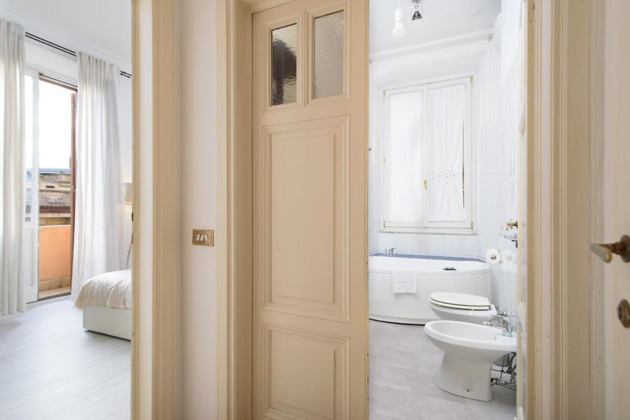 White Napoleone Appartamento Roma