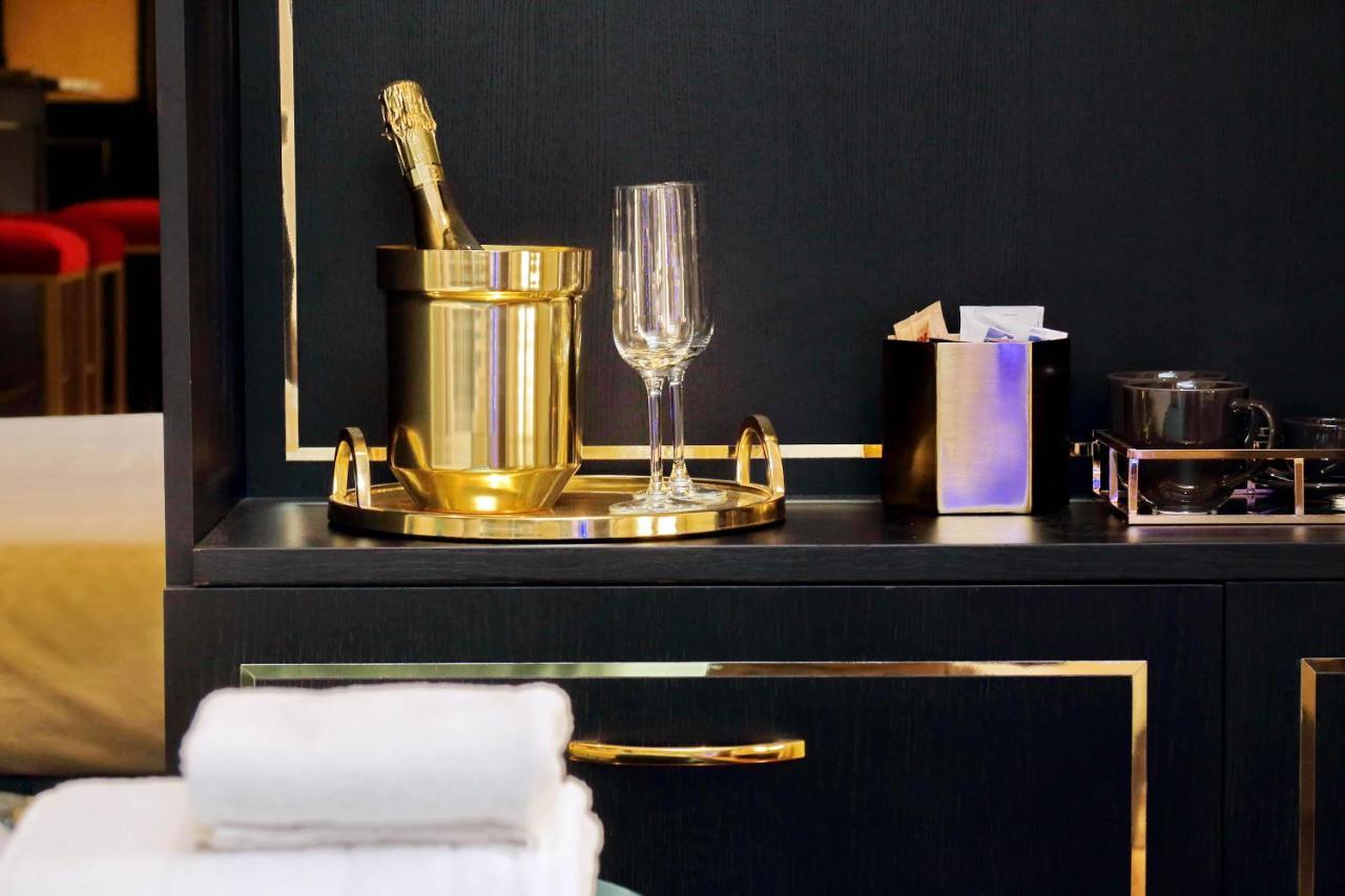 Spanish Hills Collection Luxury & Jacuzzi 4* Roma