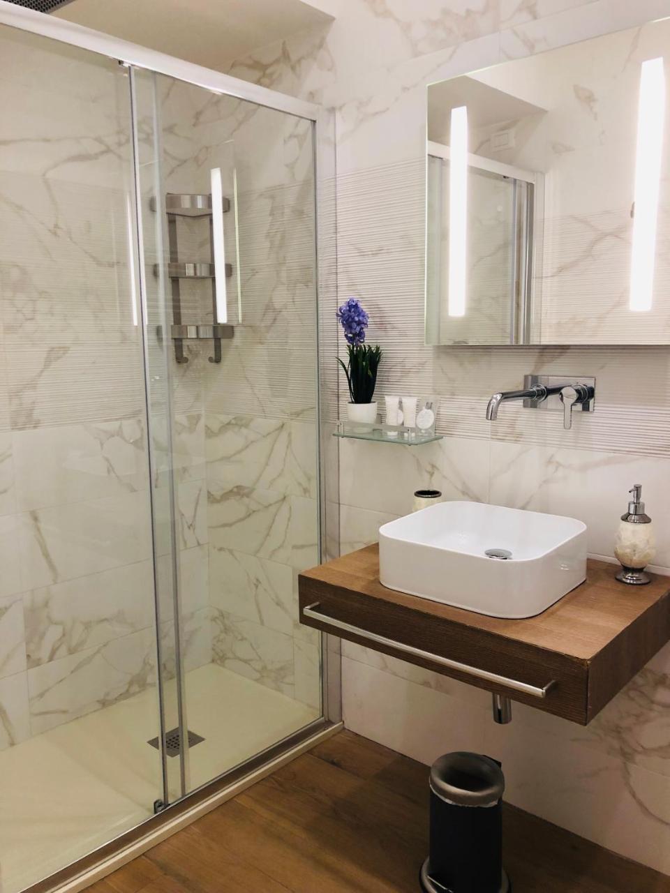 Kambal Luxury Rom