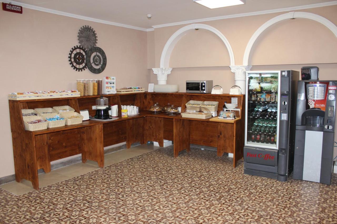 Salaria Hotel 3*