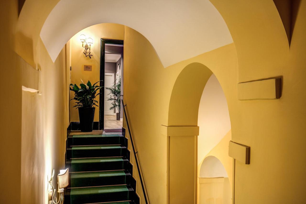 Tree Charme Parliament Boutique Roma