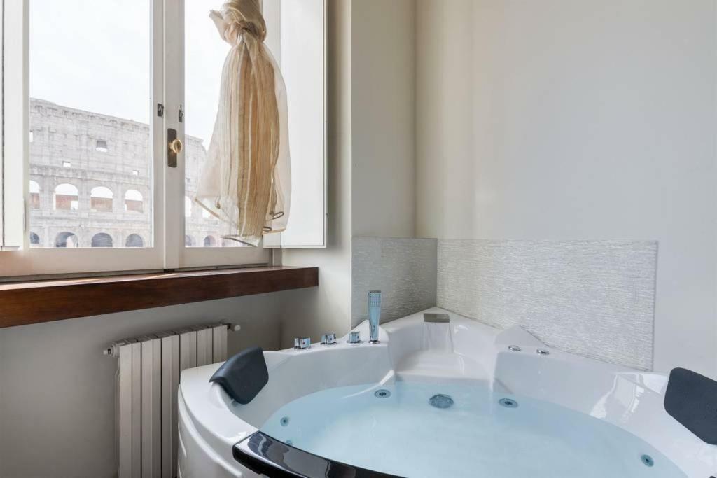 Apartment Jacuzzi In Front Of The Colosseum Rom