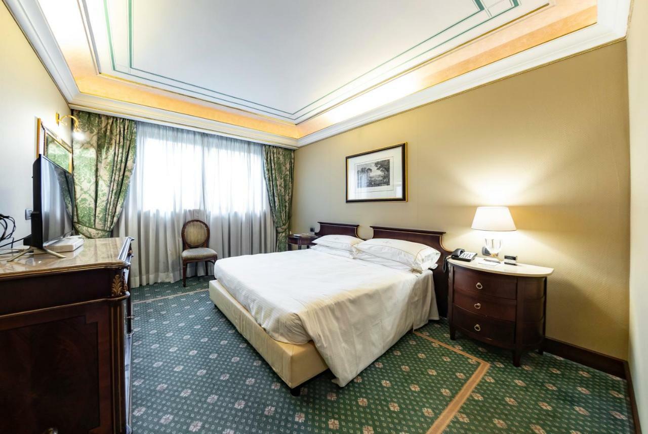 River Chateau Hotell