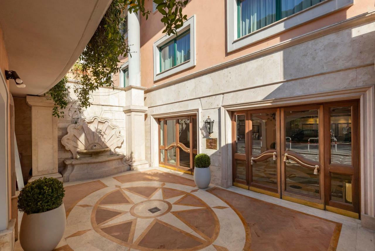 River Chateau Hotel 4*