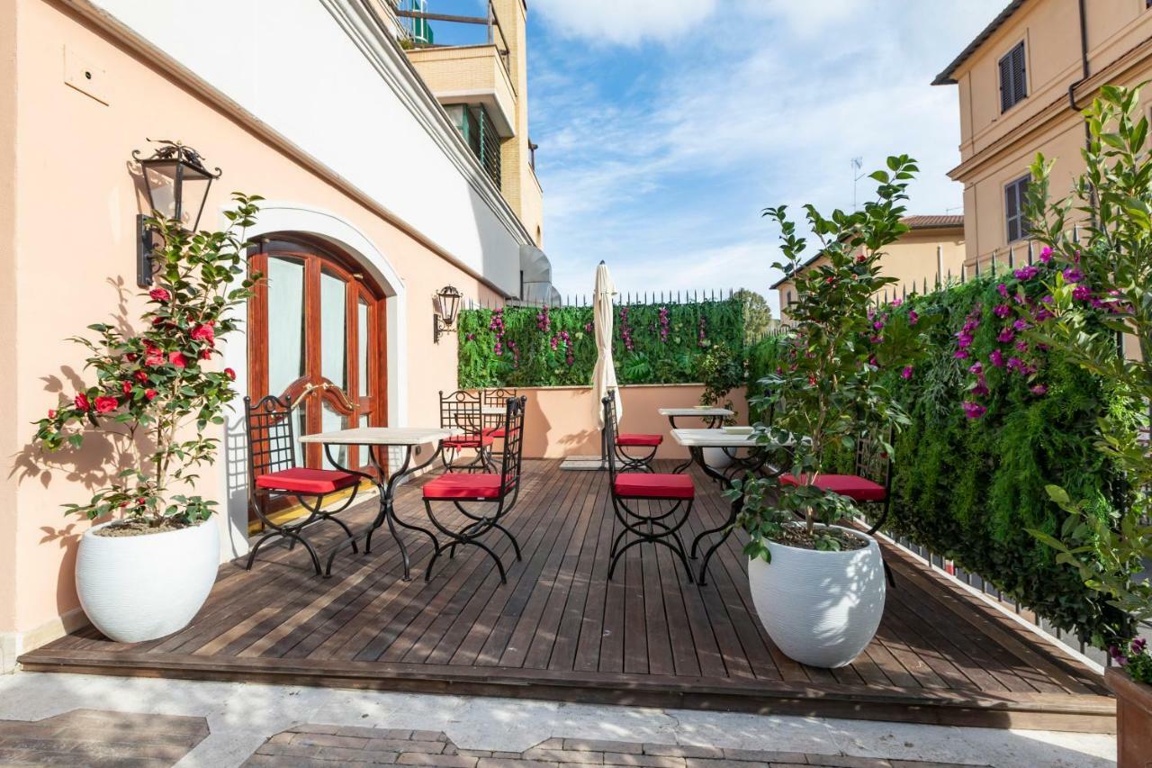 River Chateau Hotel 4*