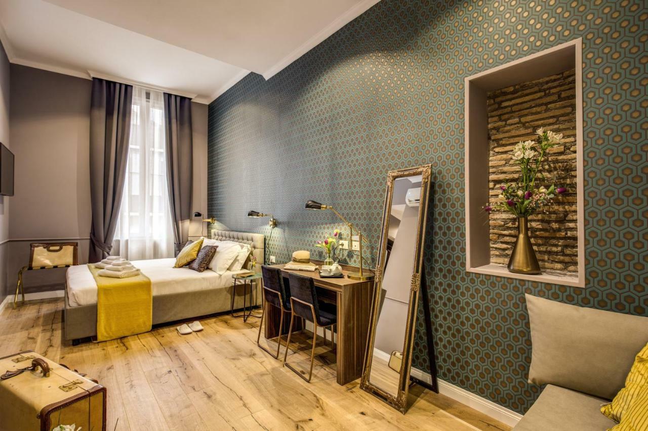 Tree Charme Parliament Boutique Roma