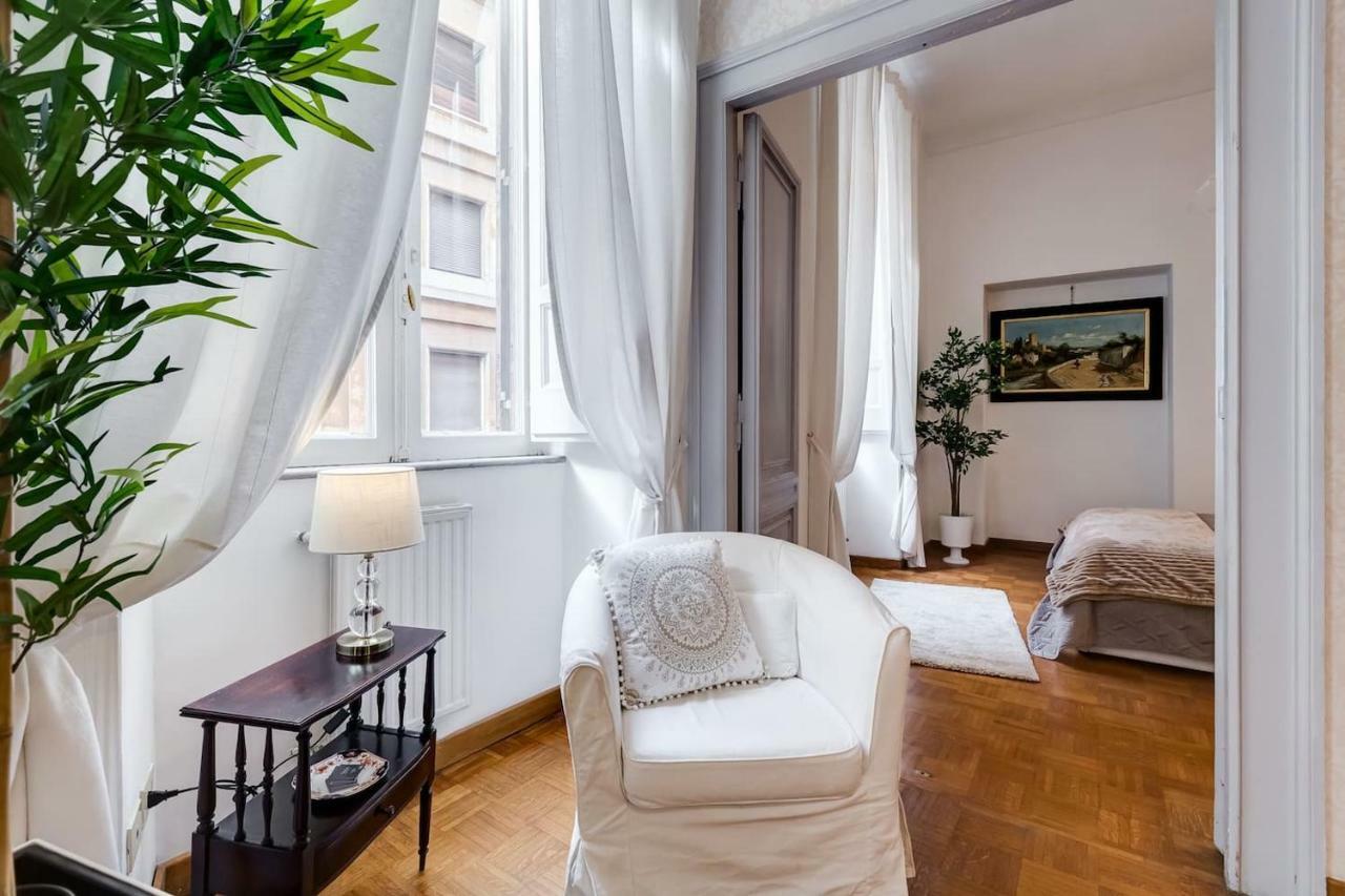 Fabulous Pantheon Apartment Rome