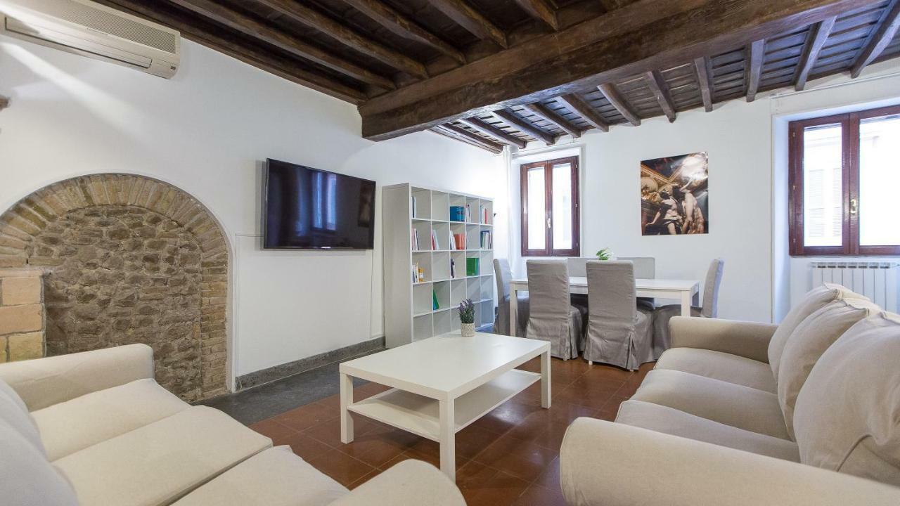 In Scala Deluxe * Roma