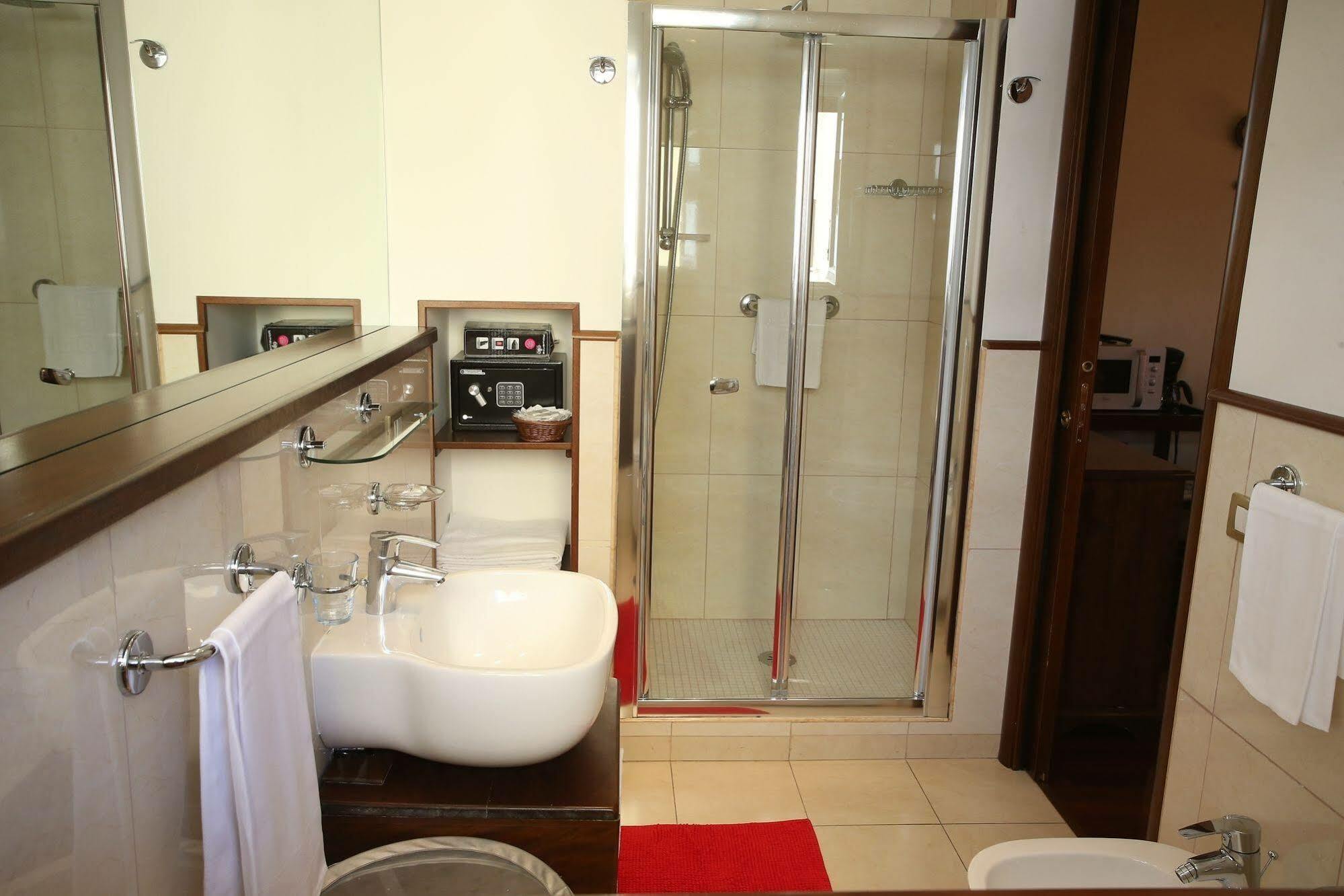 Al Colonnato Di San Pietro Bed and breakfast 3*