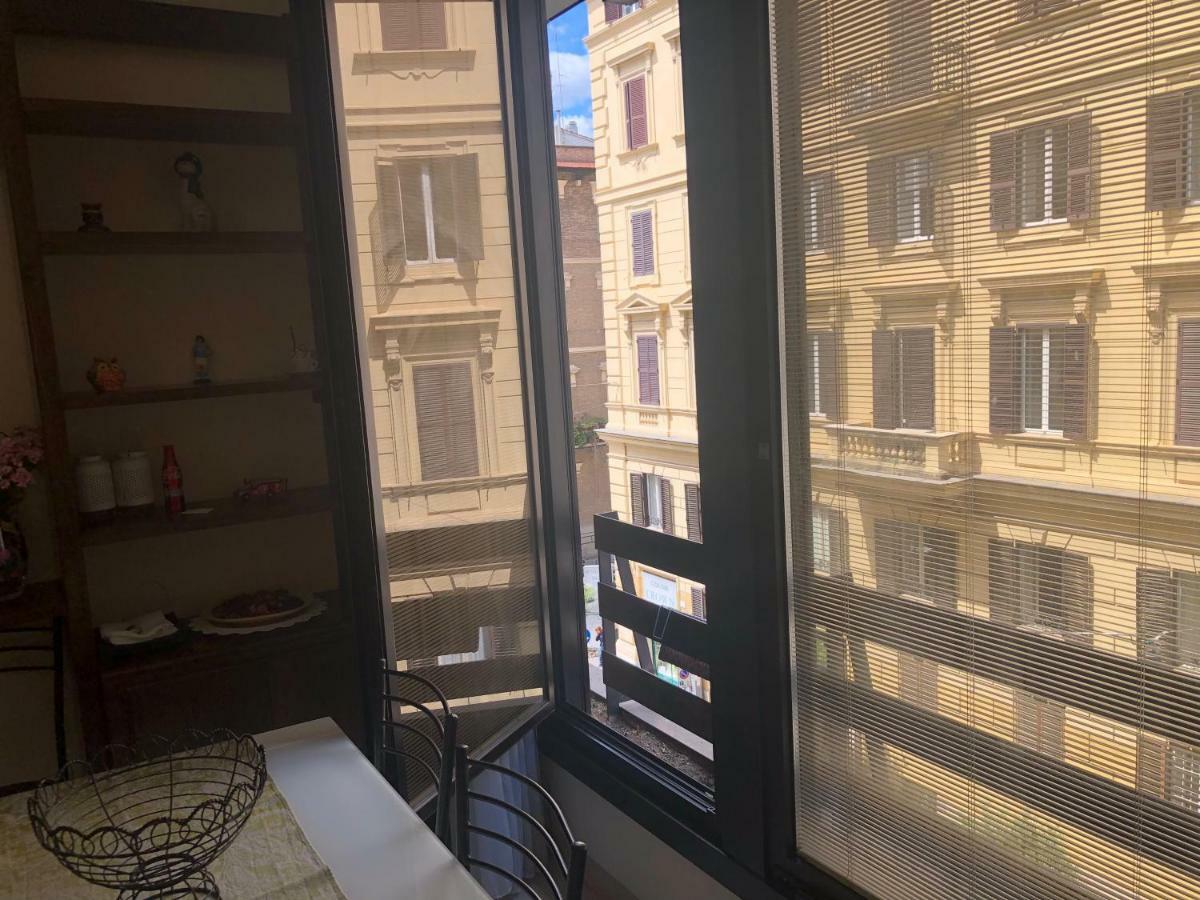 Visconti Apartment. Roma