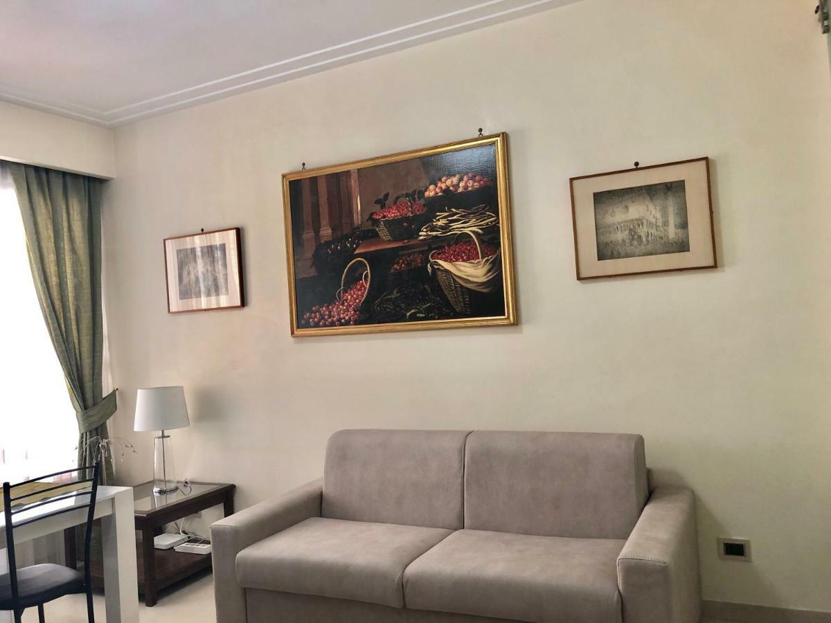 Visconti Apartment. Roma