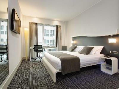 Courtyard By Marriott Park Hotel