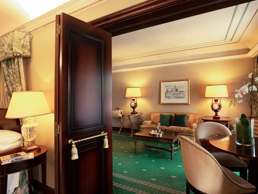 River Chateau Hotel 4*