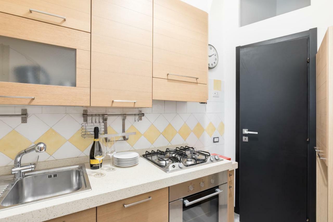 Apartment A World Aparts - 23 Artisti *