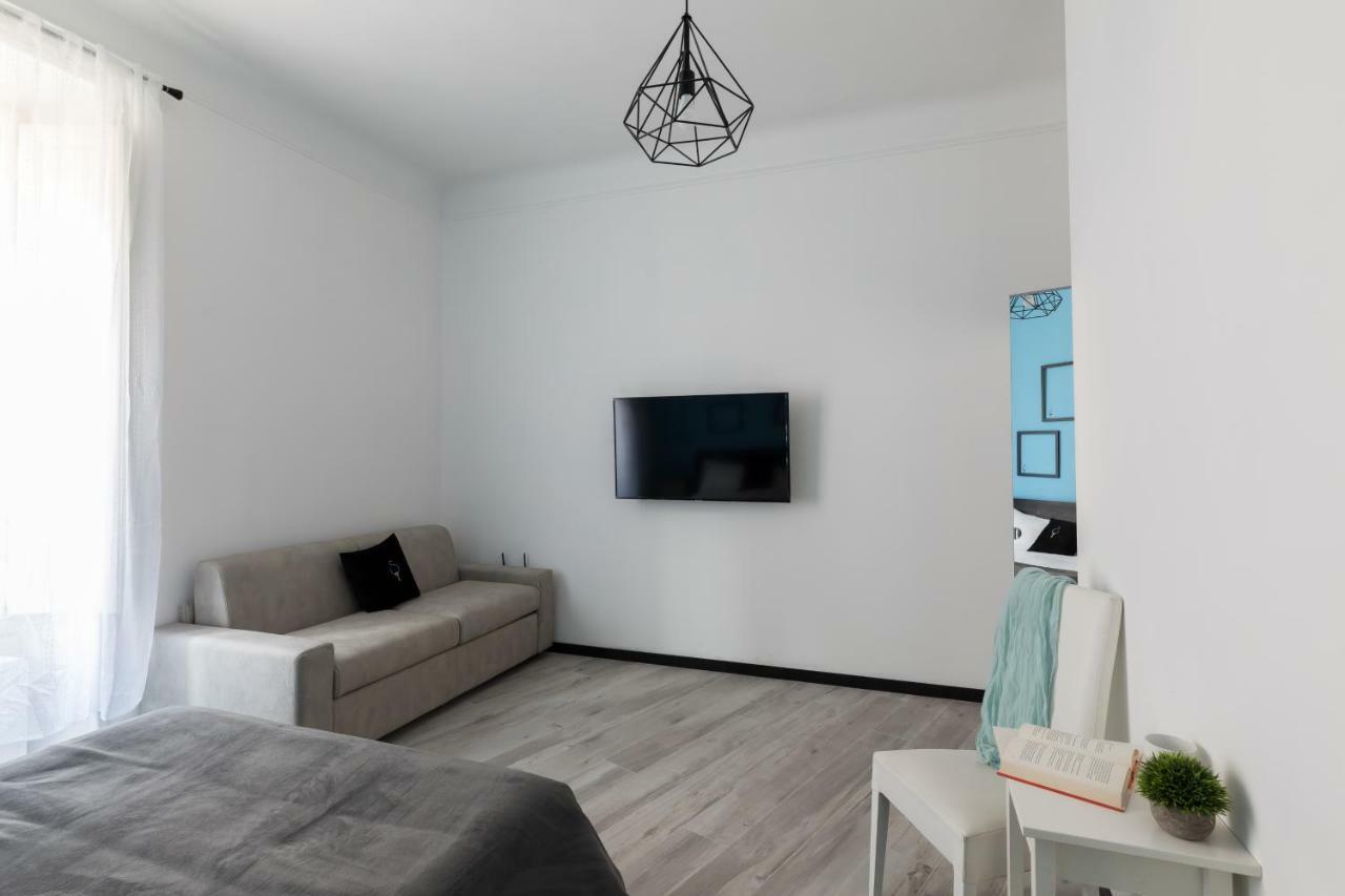 Apartment A World Aparts - 23 Artisti