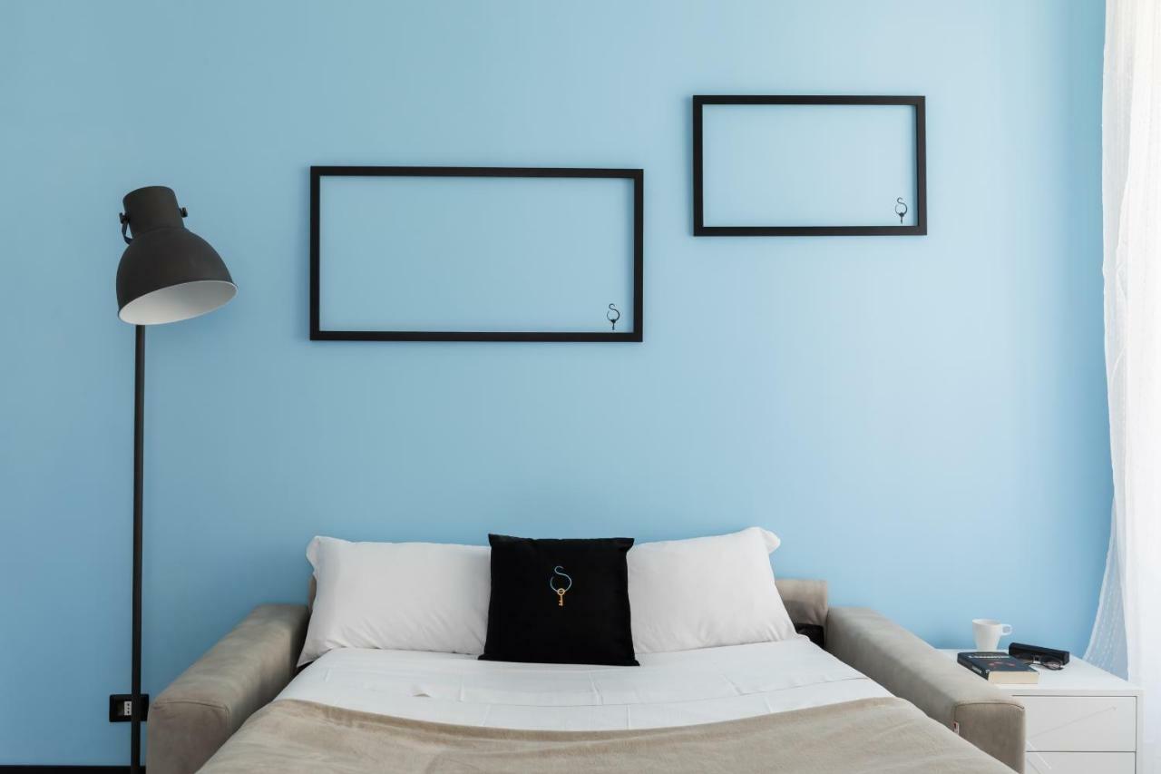 Apartment A World Aparts - 23 Artisti *