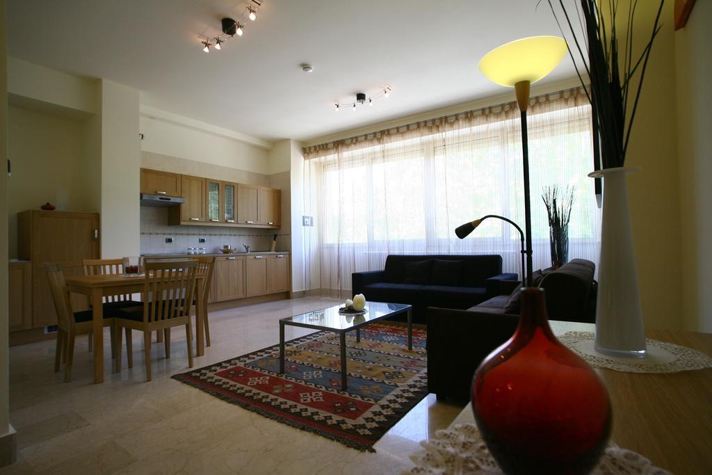 Lux Apartahotel Roma