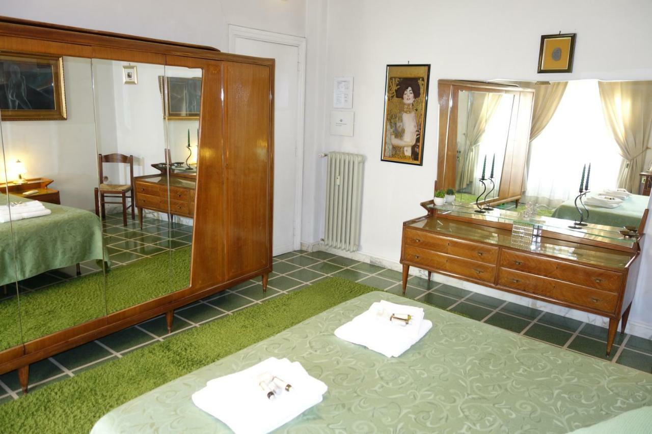 Downtown Deluxe Bed and breakfast