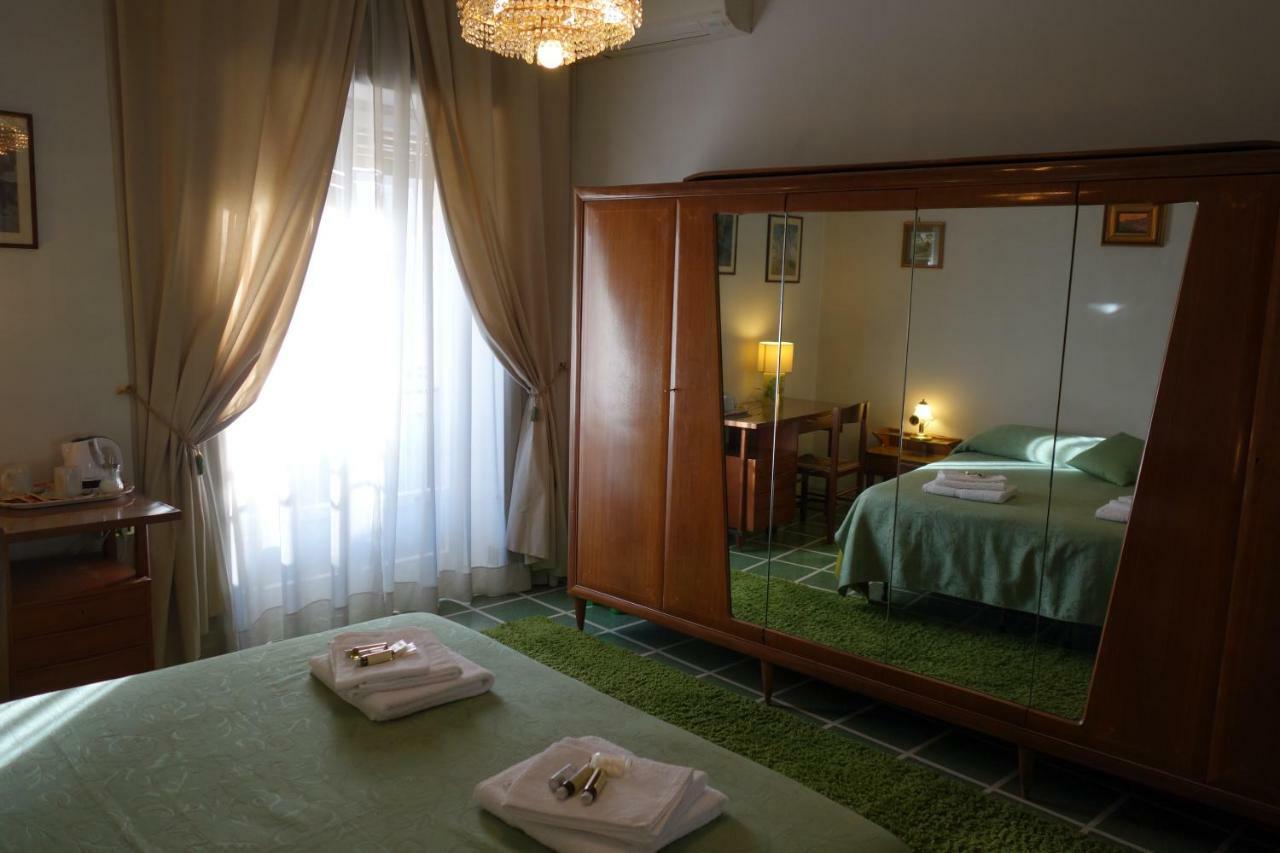 Downtown Deluxe Bed and breakfast *