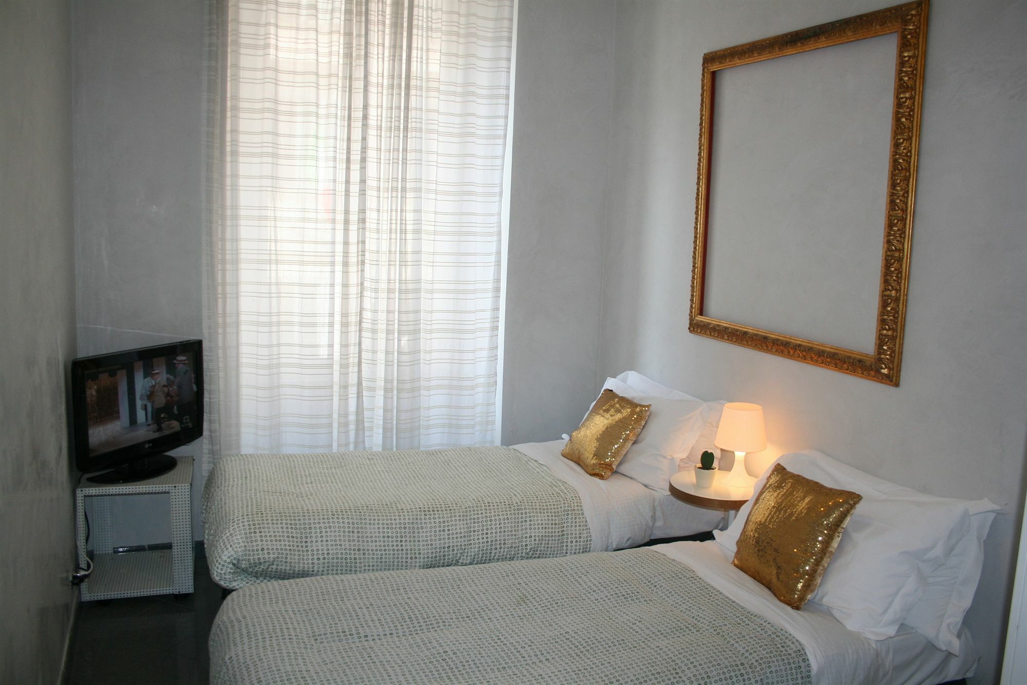 Golden Piazza Di Spagna Gjestgiverier 3*