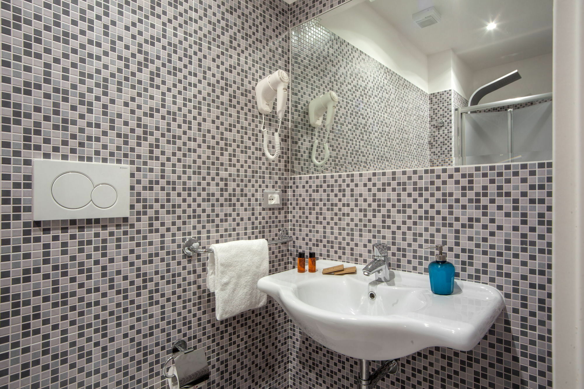 Casa de hóspedes Frattina Grand Suite Guesthouse 3*