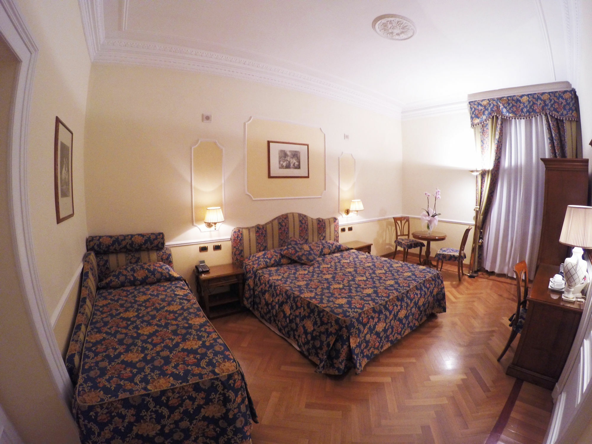 Cellini Hotel