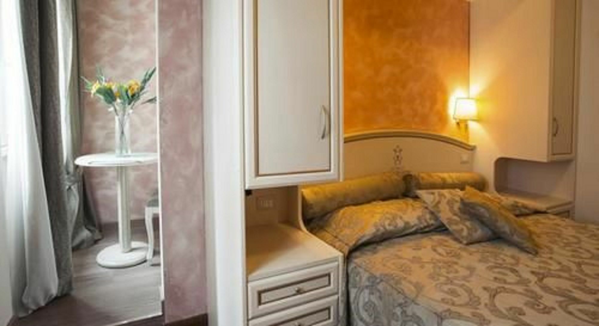 Domus Bocca Di Leone 3* Roma