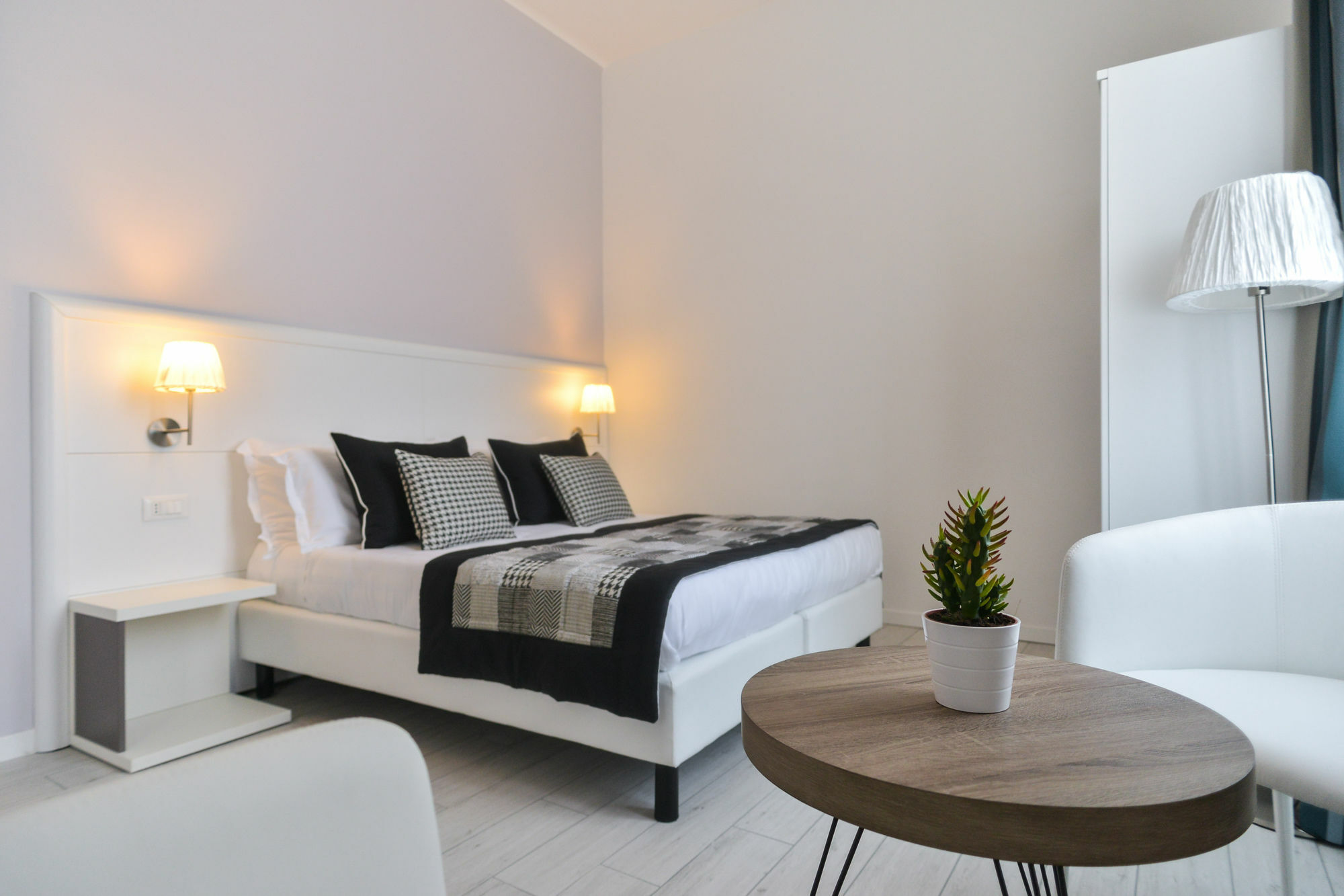 Lata Luxury Roma