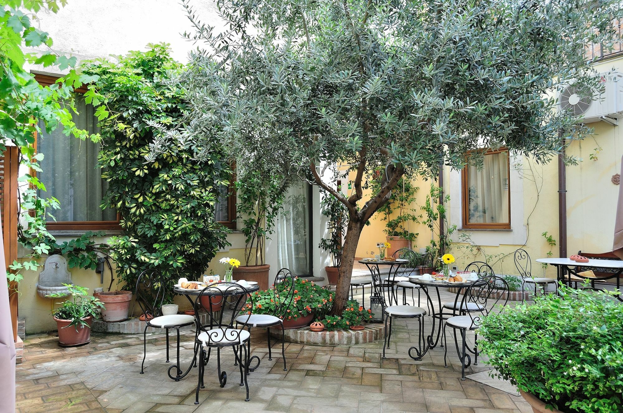 Le Clarisse Trastevere Pensión 3*