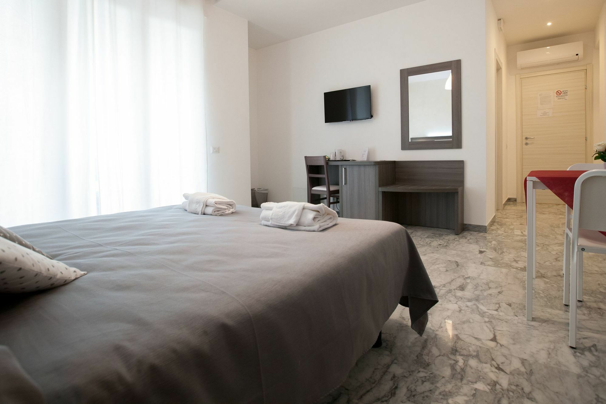 Momenti Romani Bed & Breakfast