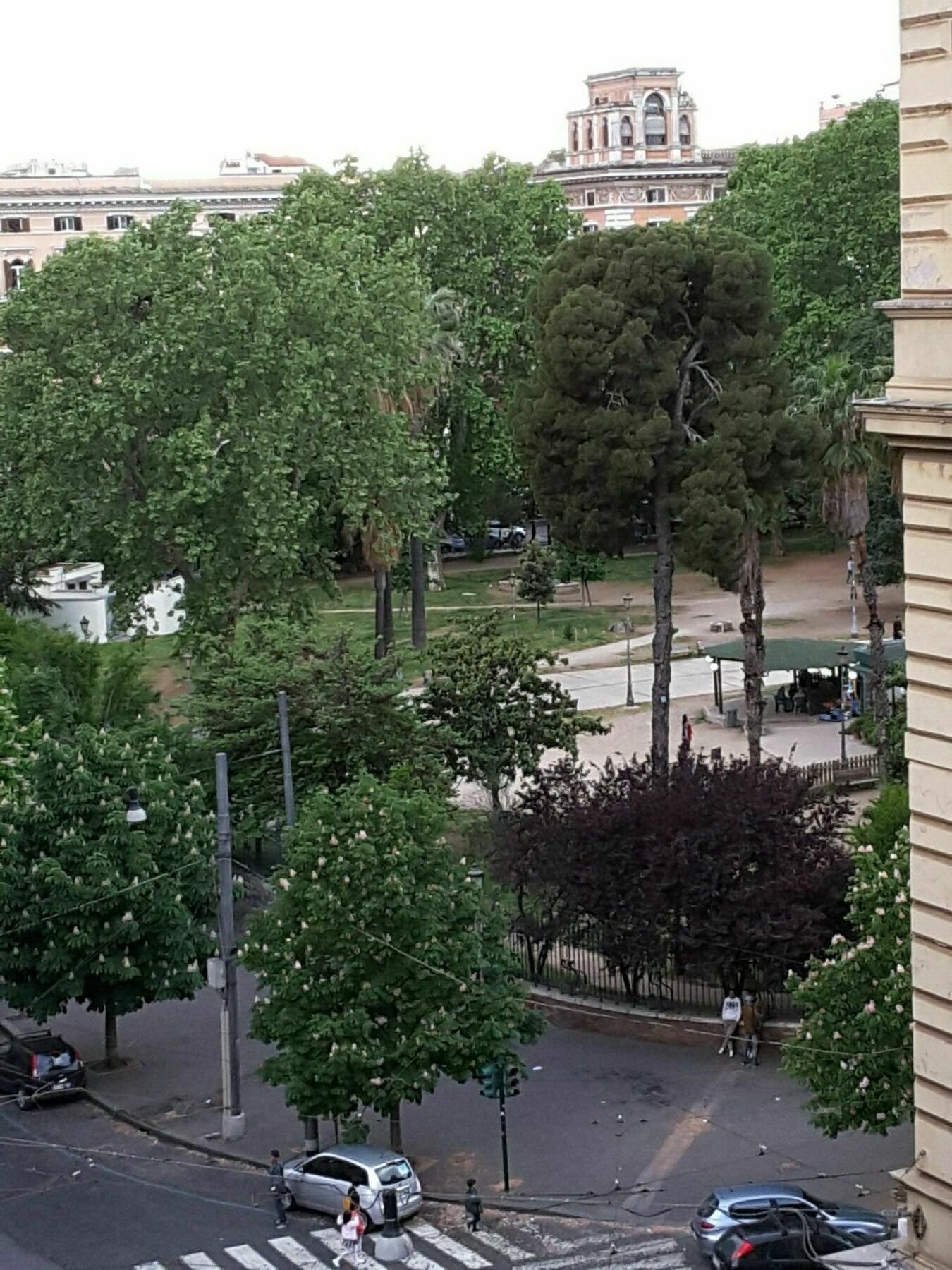 Kiss Rome