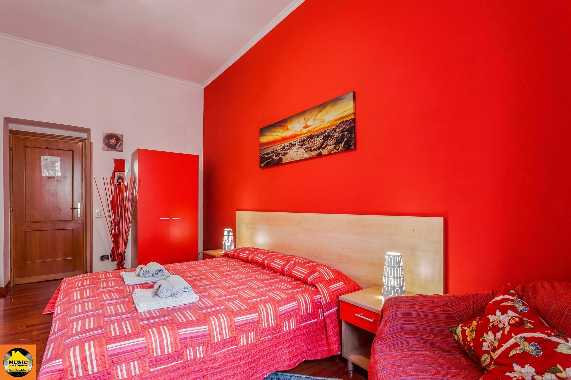 Bed & Breakfast Music 5*