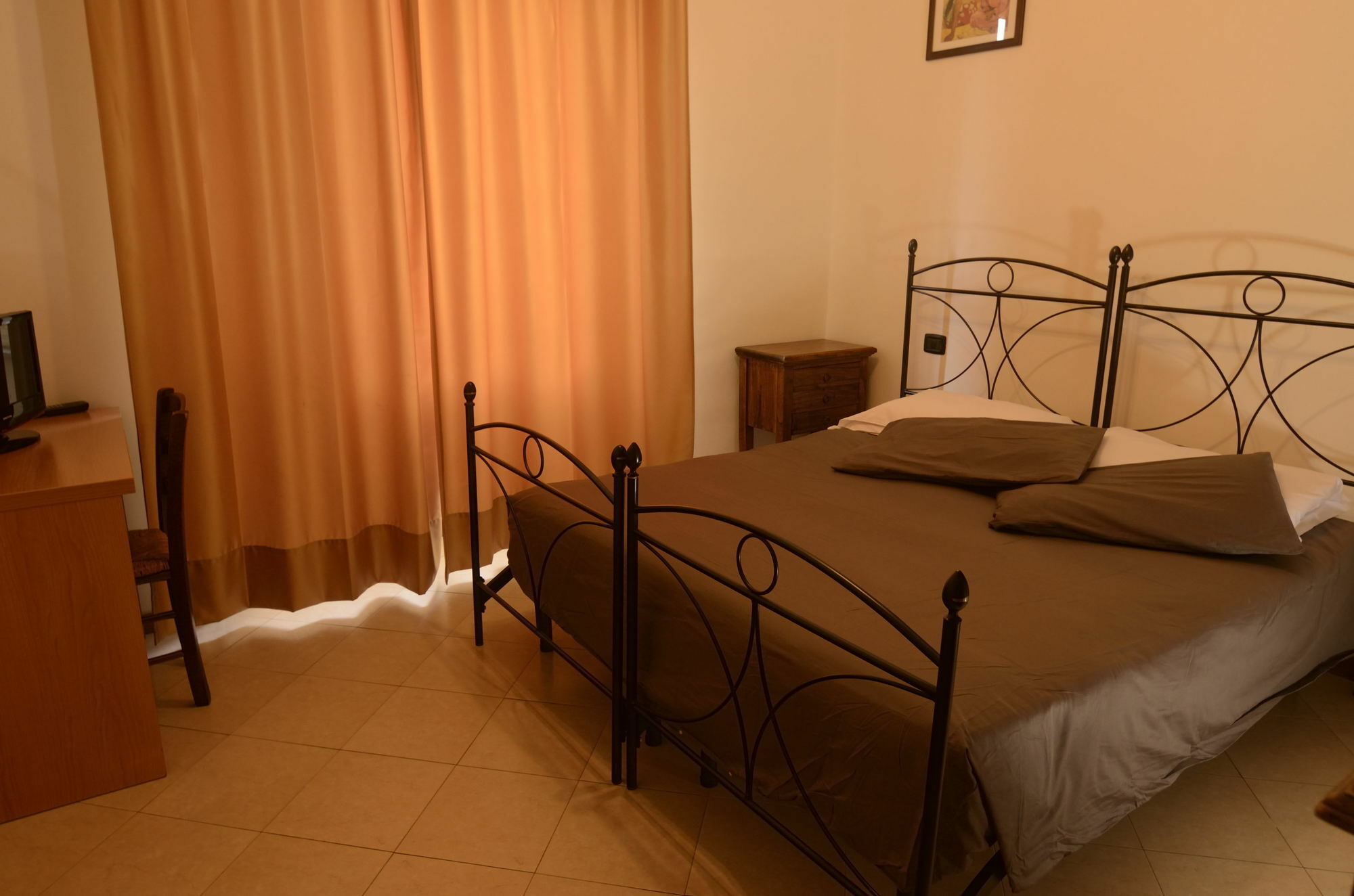 Relais Indipendenza Pensión 3*