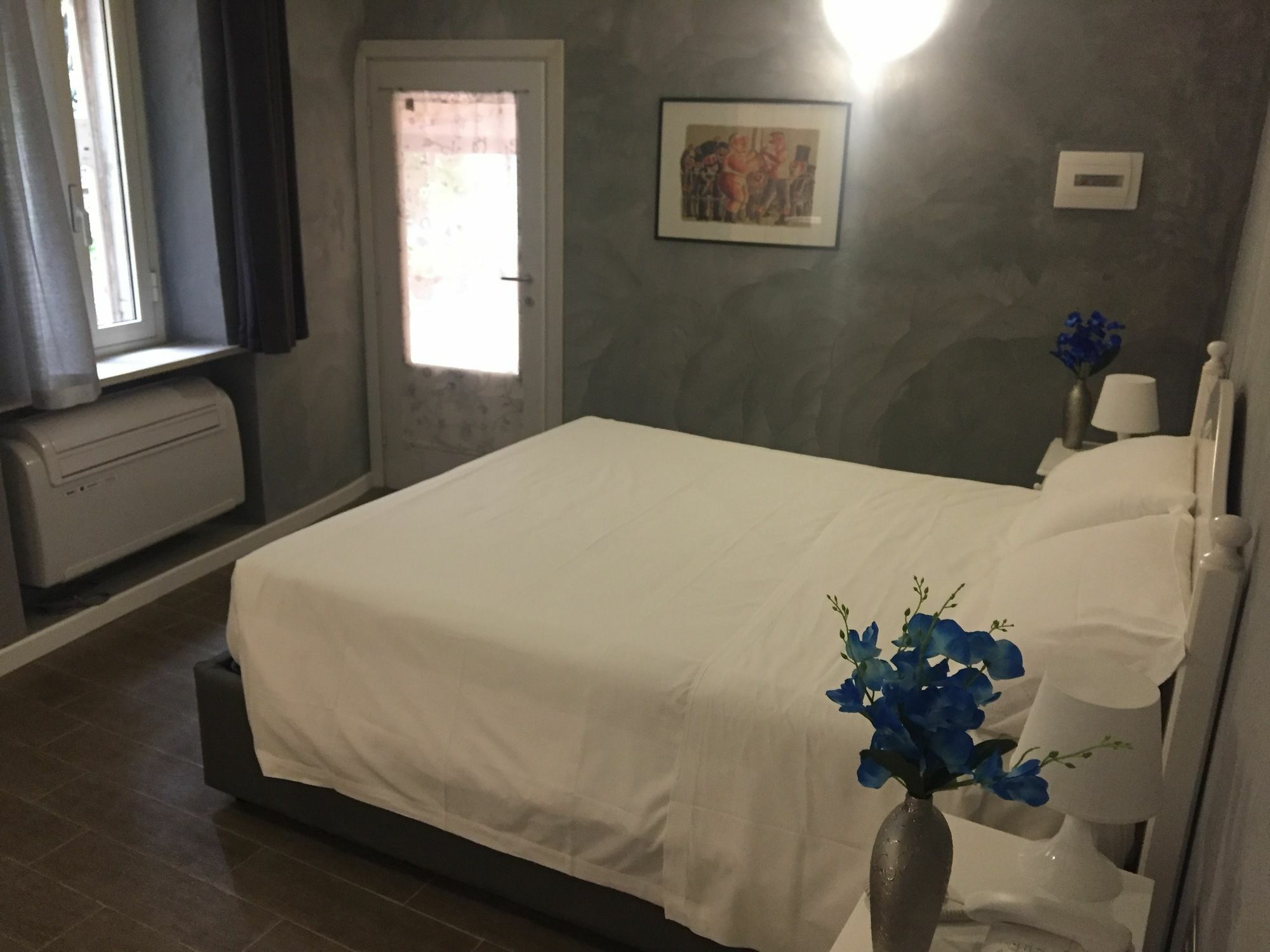 Domizia Floor