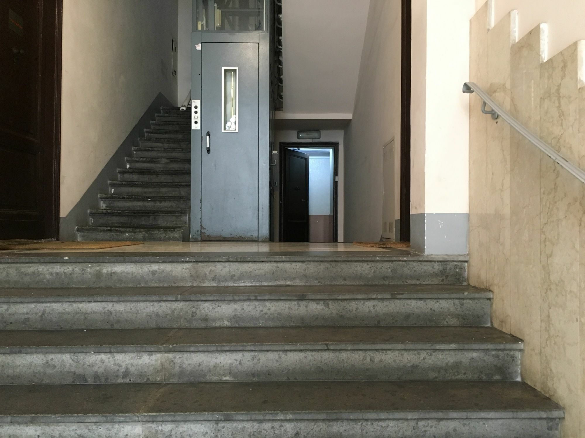 Terminal House 2* Rom