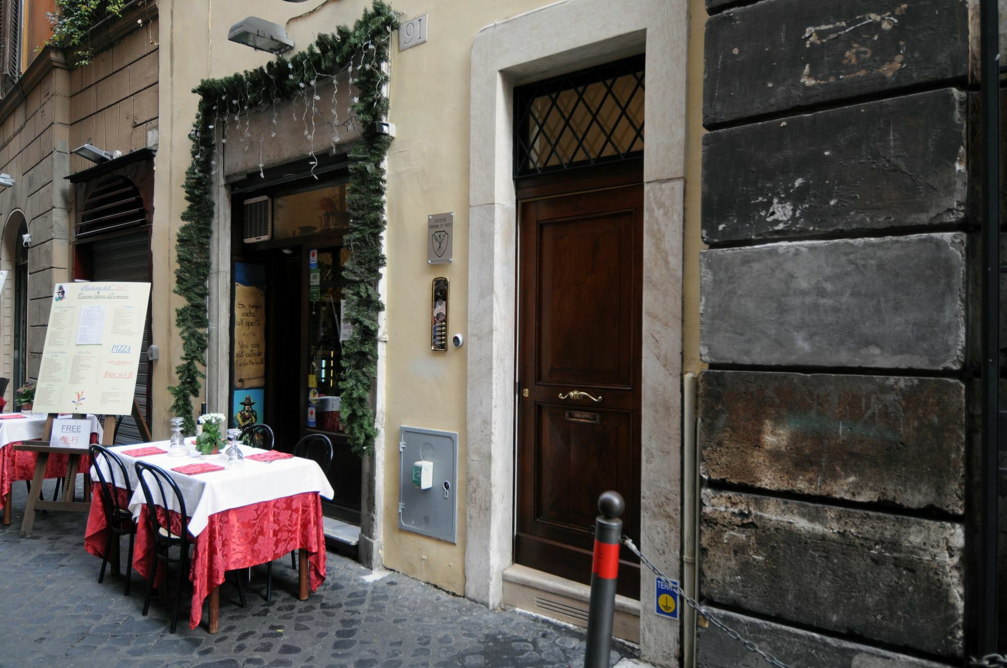 Casa de hóspedes Fontana Di Trevi 2*