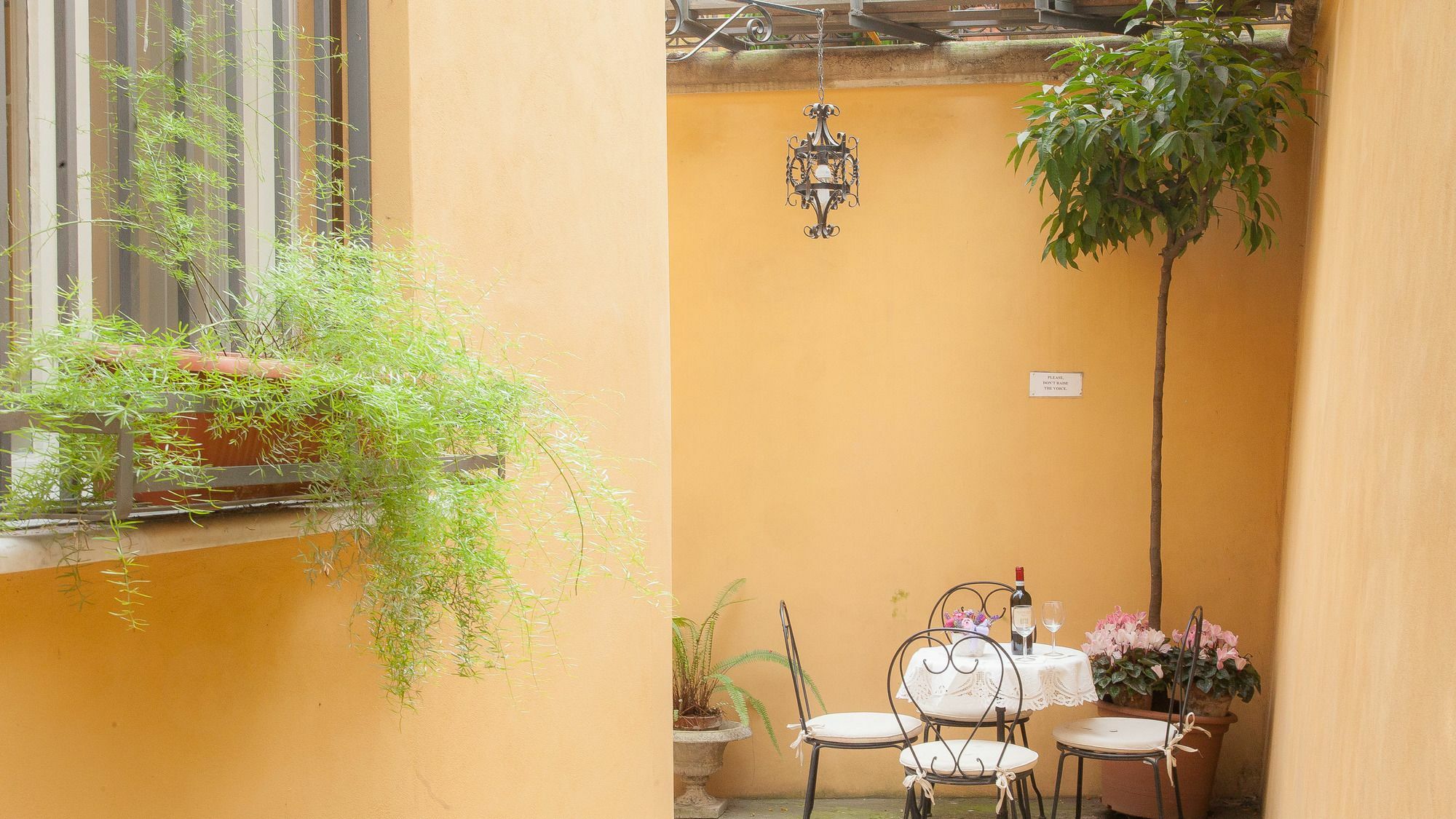 Portico Ottavia Garden Roma