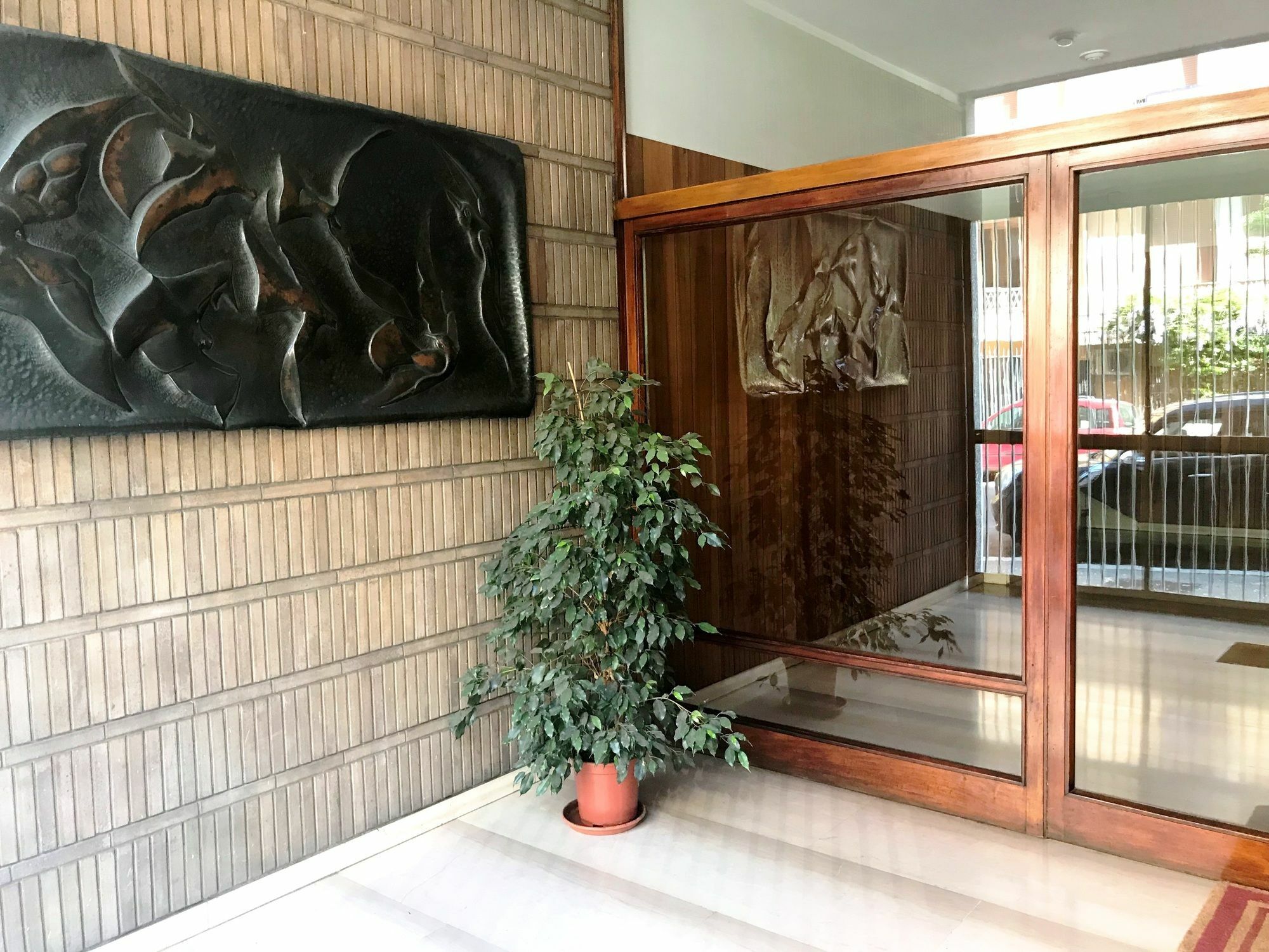 Apartment Butterfly Rom