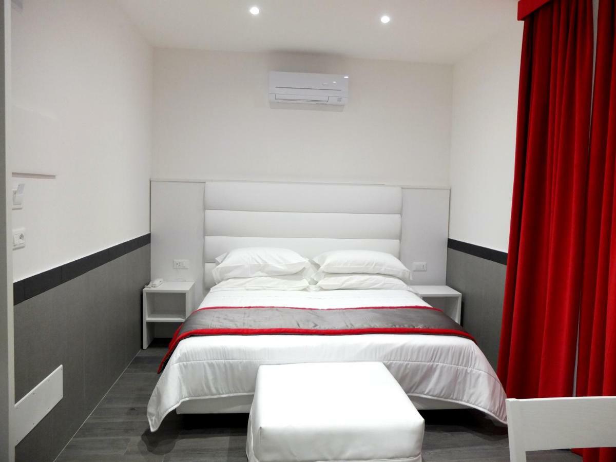 Astoria Golden Gate Hotel 2*