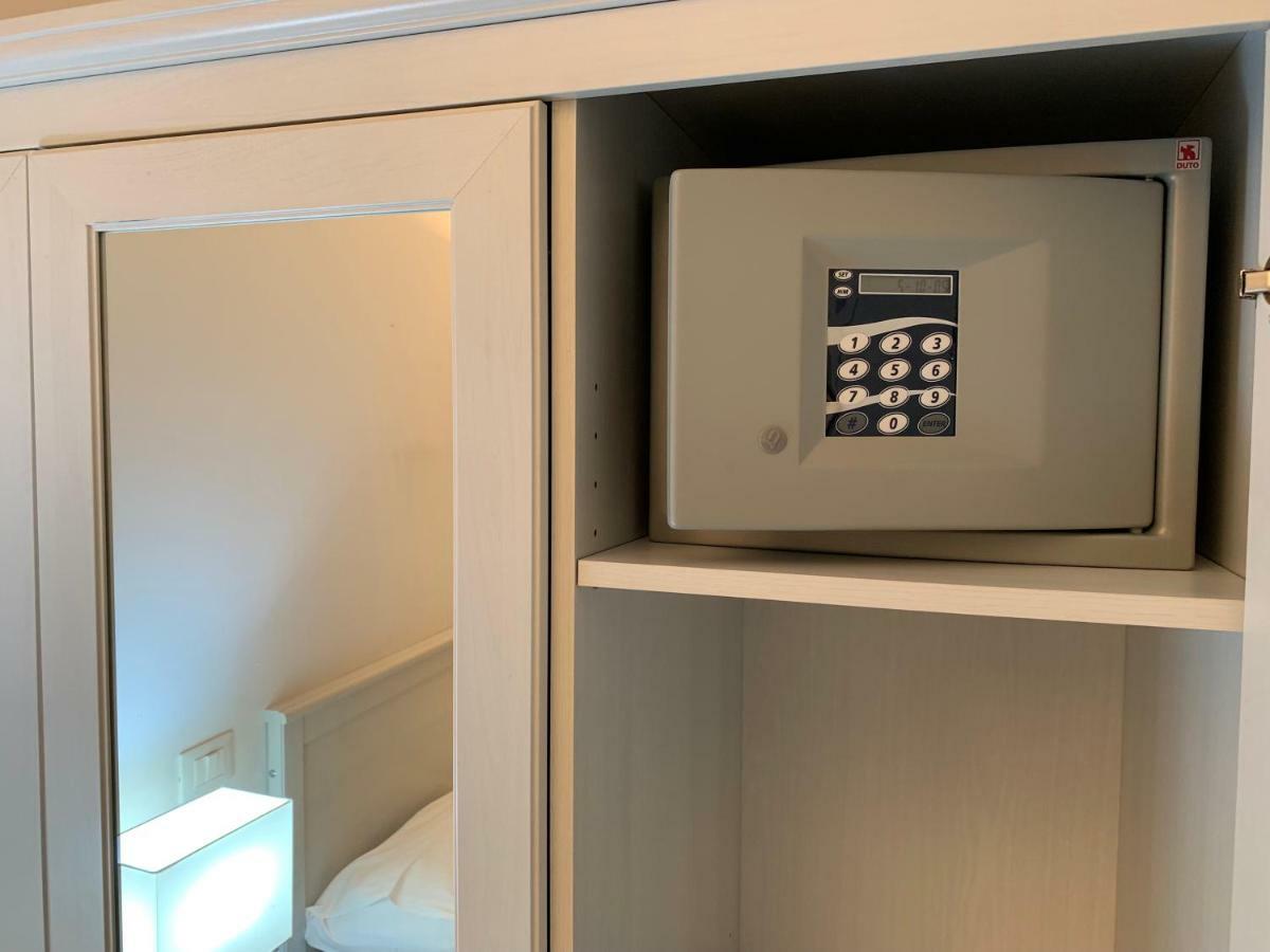Tiburtina Suites, Pensión 2*