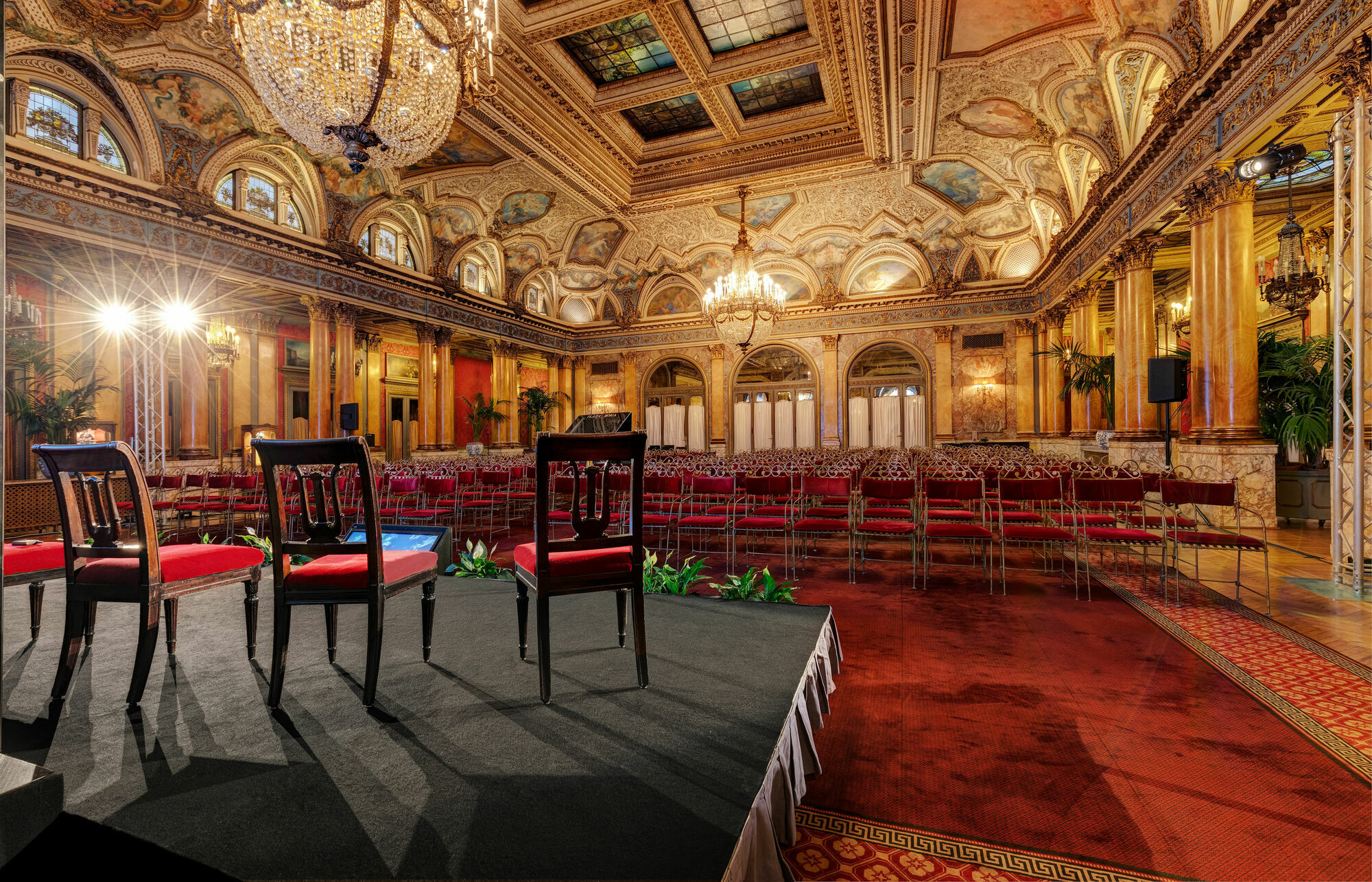 Grand Plaza Hotel 5*