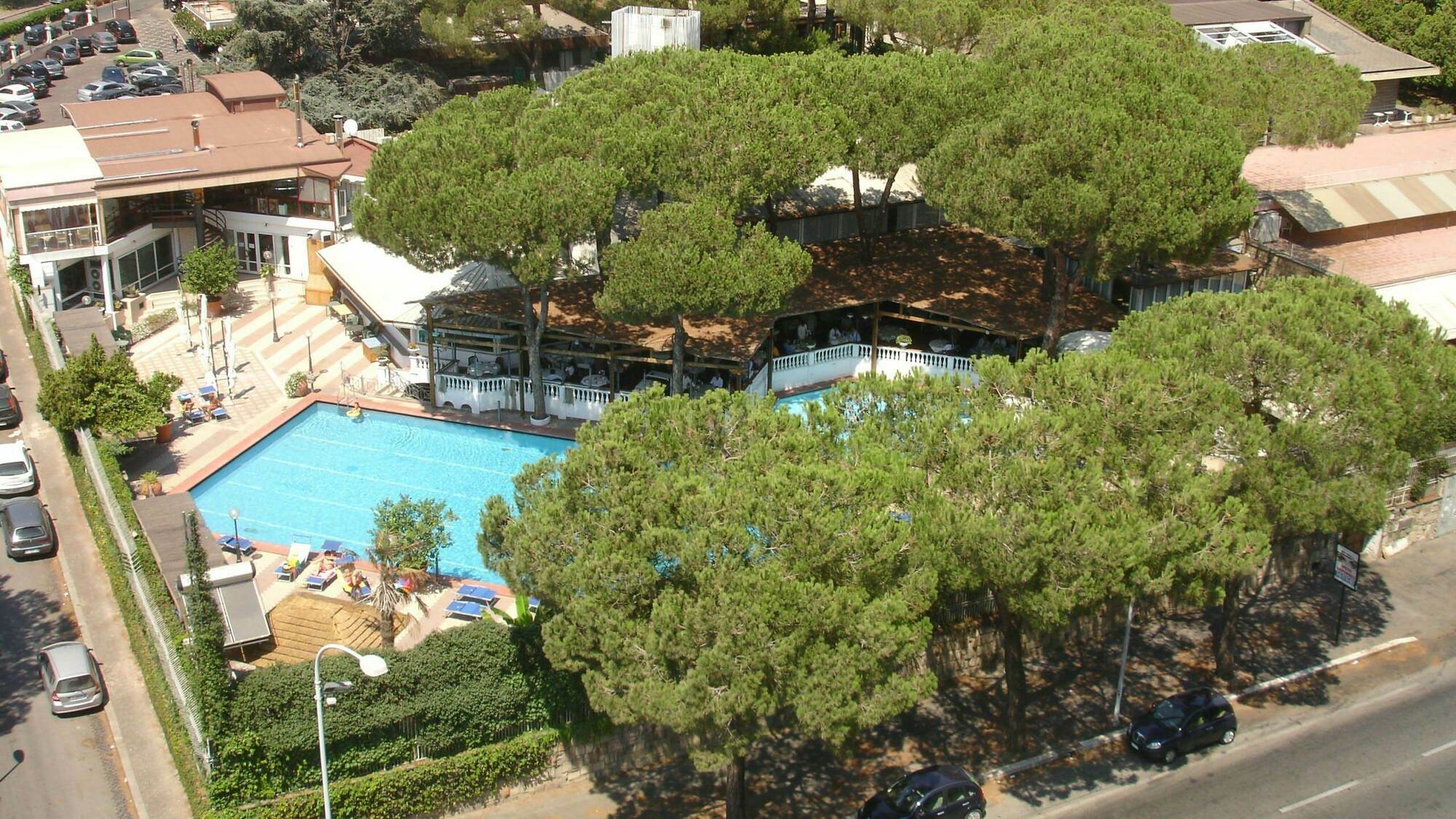 Shangri-la Hotel